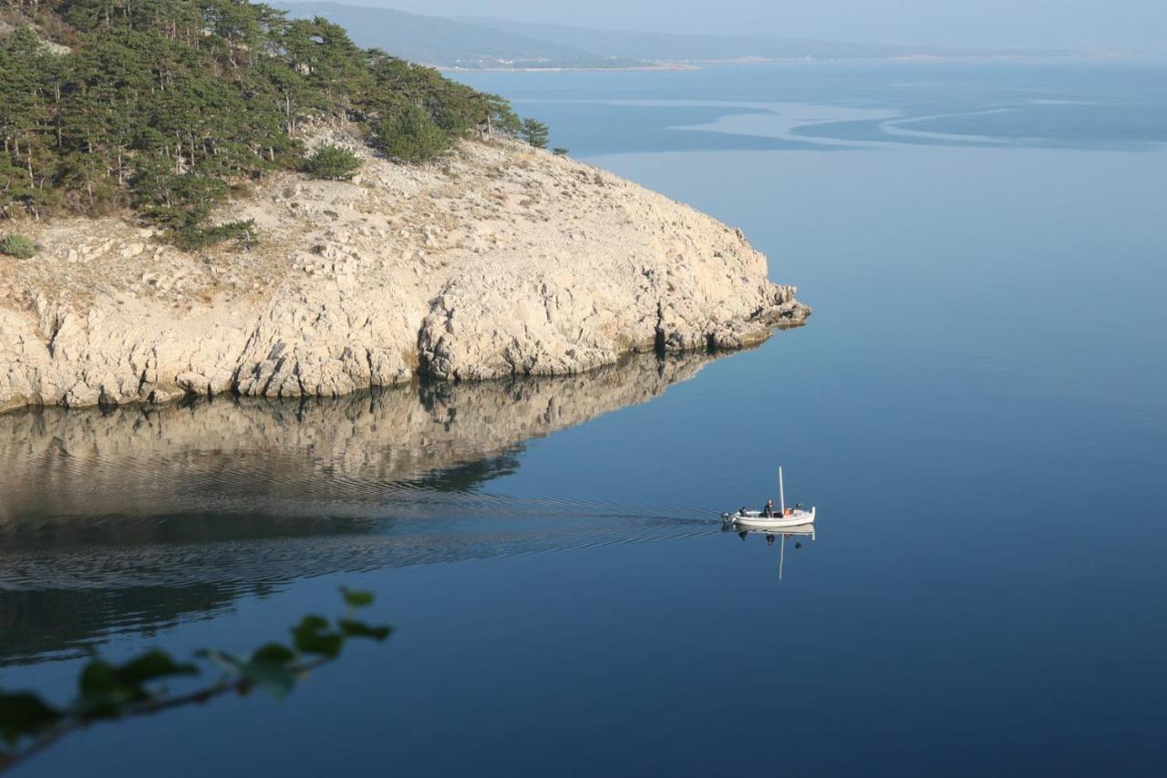 Vila Verbana Apartments Vrbnik  Bagian luar foto