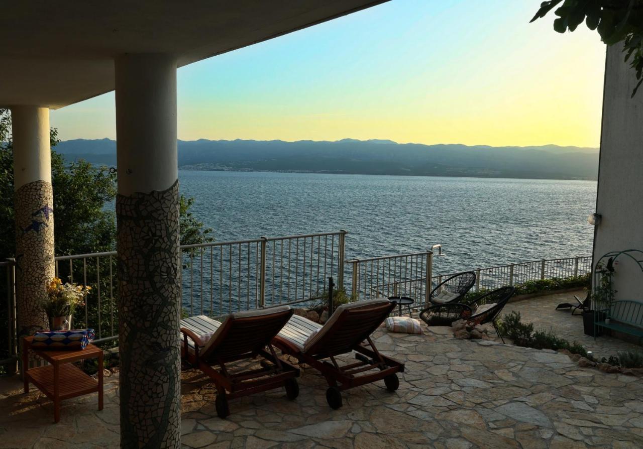 Vila Verbana Apartments Vrbnik  Bagian luar foto