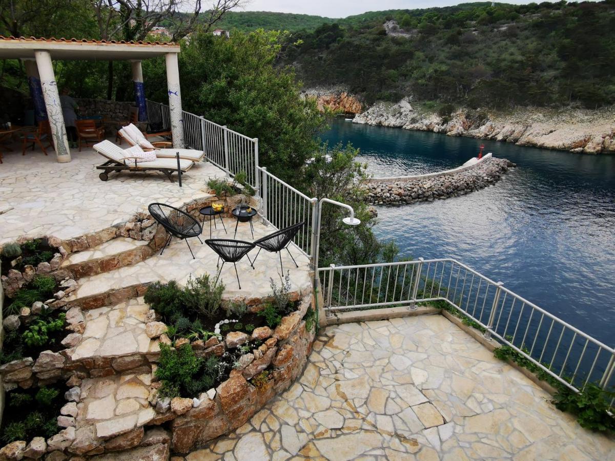 Vila Verbana Apartments Vrbnik  Bagian luar foto