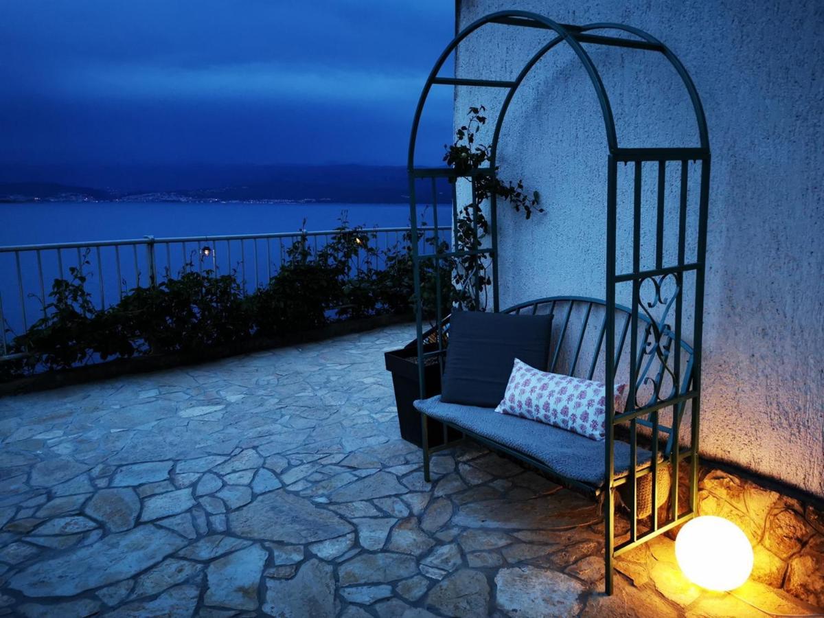 Vila Verbana Apartments Vrbnik  Bagian luar foto