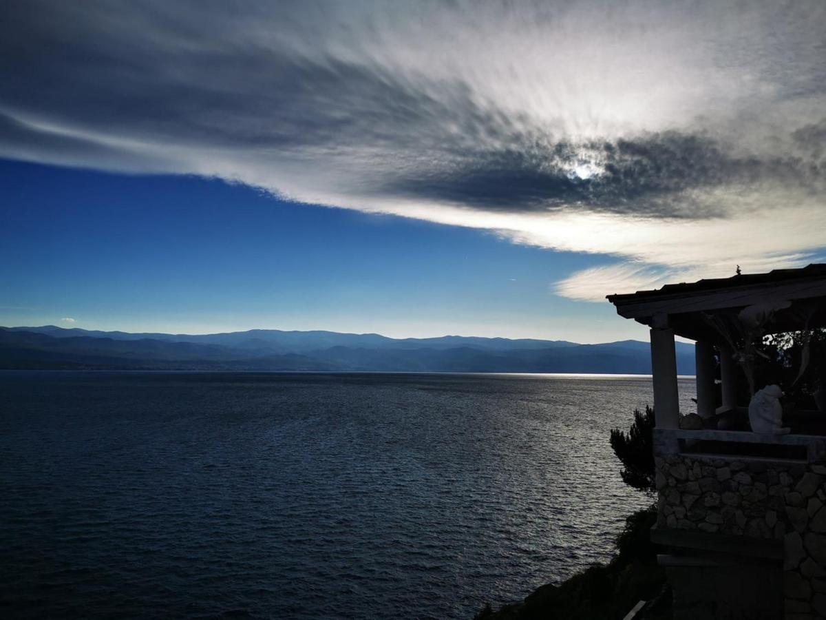Vila Verbana Apartments Vrbnik  Bagian luar foto
