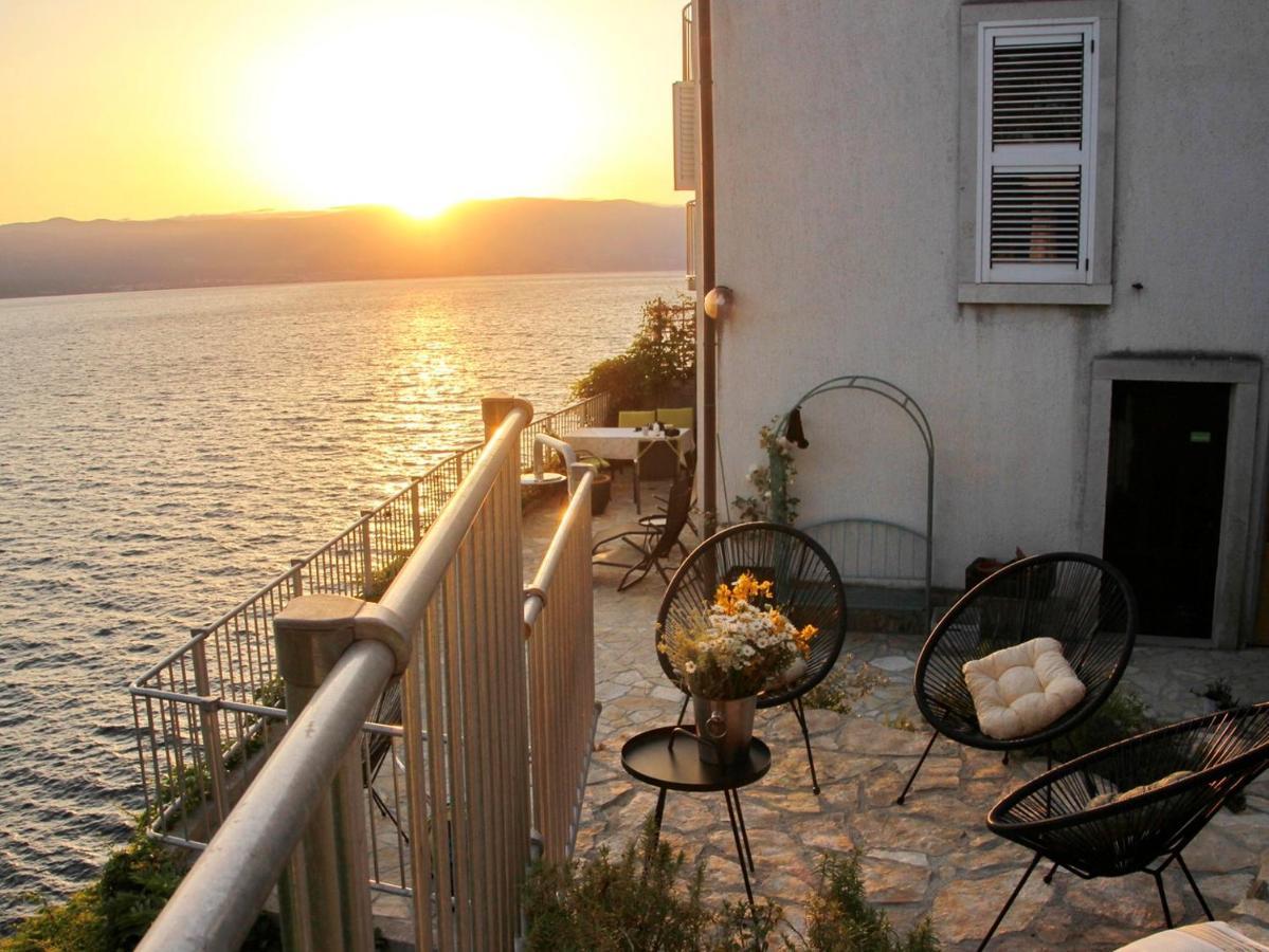 Vila Verbana Apartments Vrbnik  Bagian luar foto